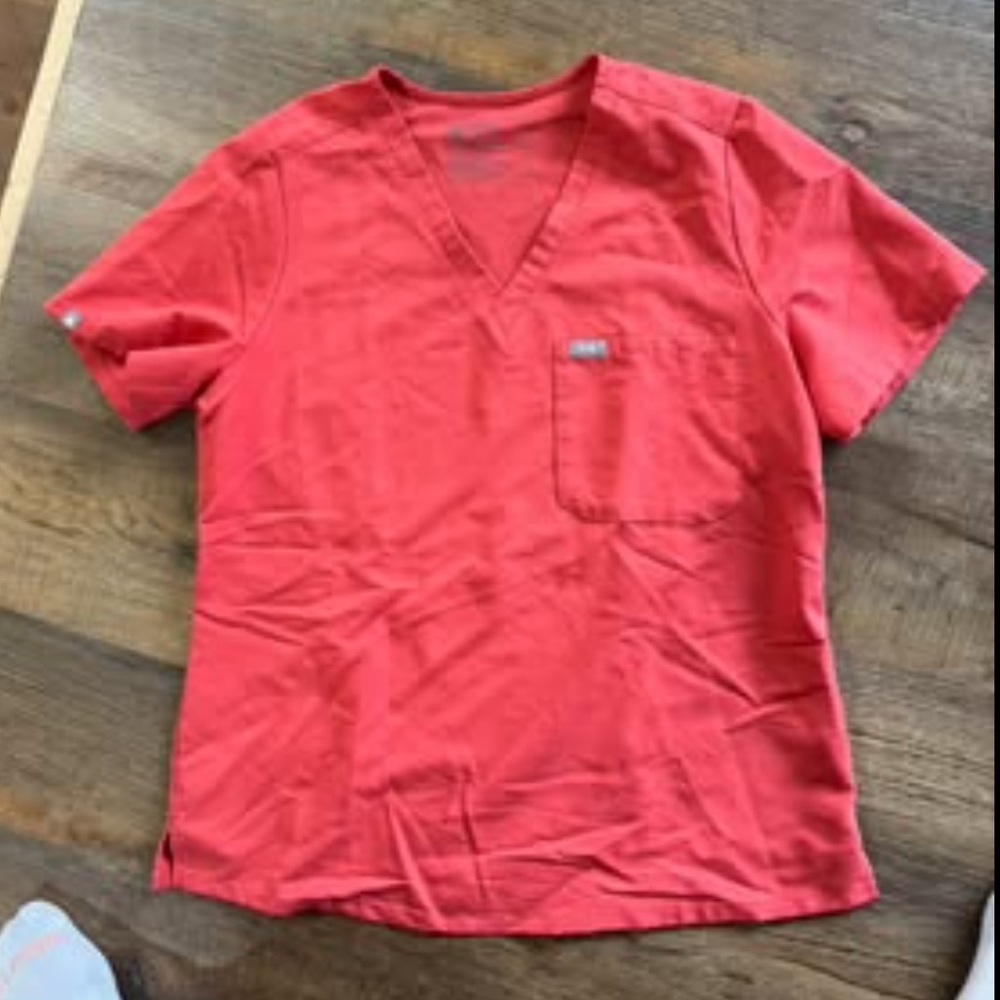 Clay figs Catarina scrub top